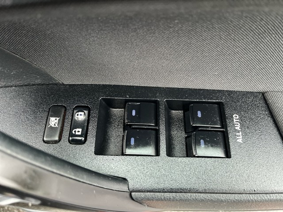 2018 Toyota Corolla - image 11