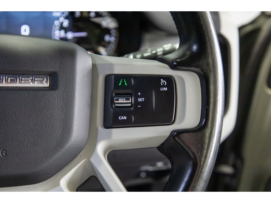 2022 Land Rover Defender - image 17