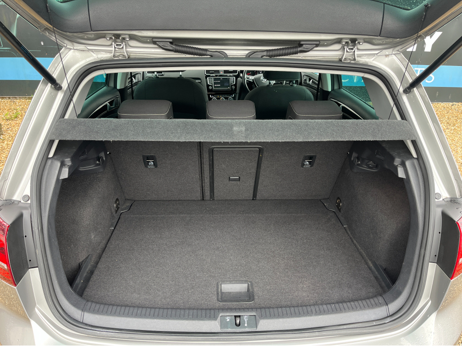 2015 Volkswagen Golf - image 18