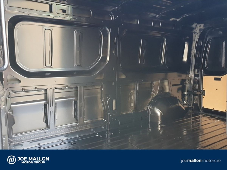 2026 Renault Master - image 10