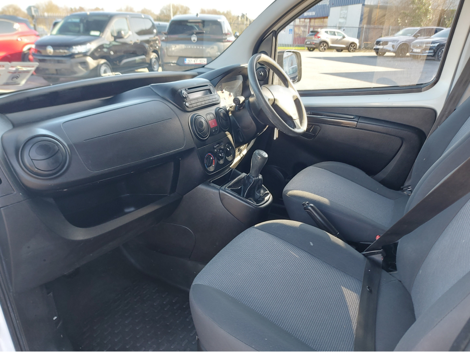 2012 Peugeot Bipper - image 11