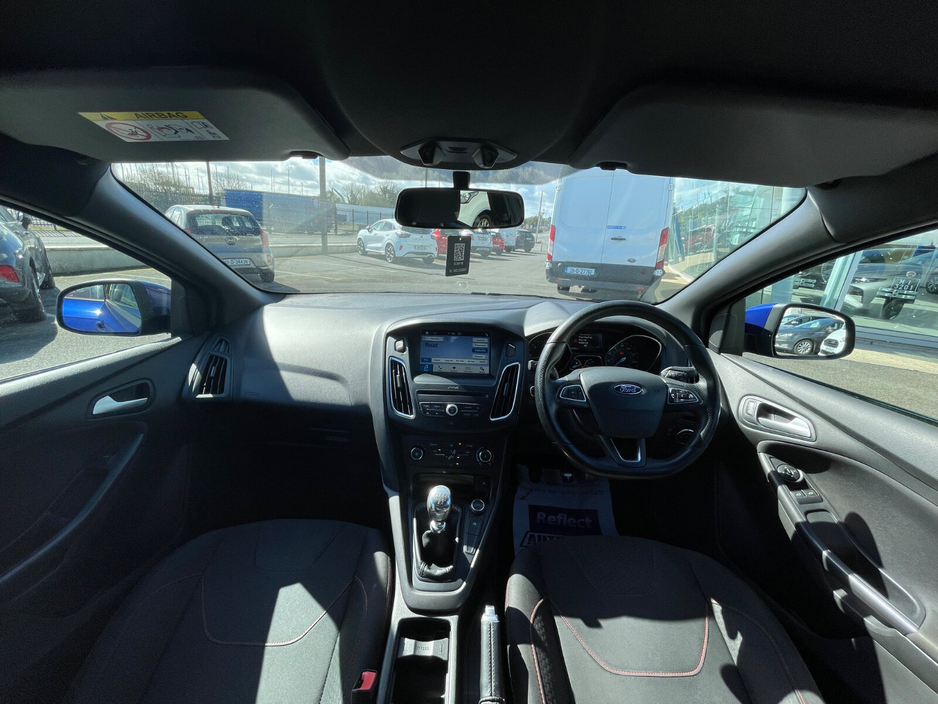 2017 Ford Focus - image 10