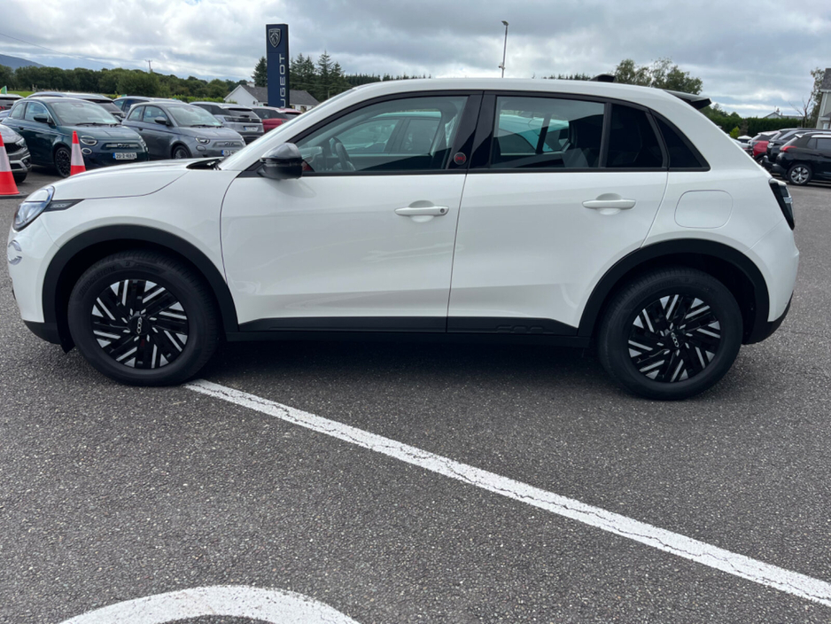 2025 Fiat 600 - image 3