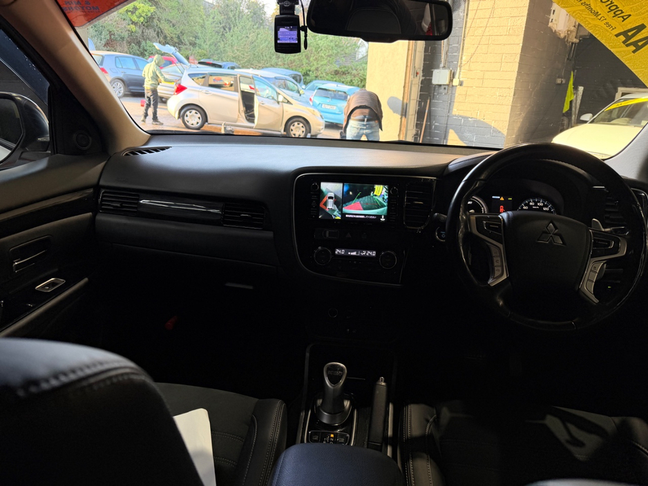 2016 Mitsubishi Outlander - image 14