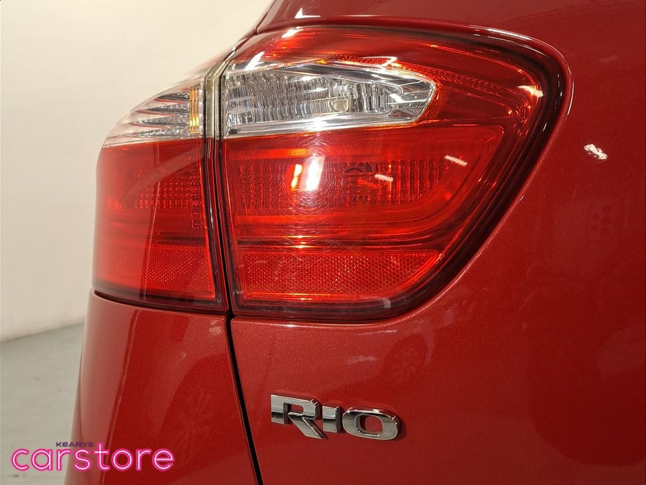 2017 Kia Rio - image 19