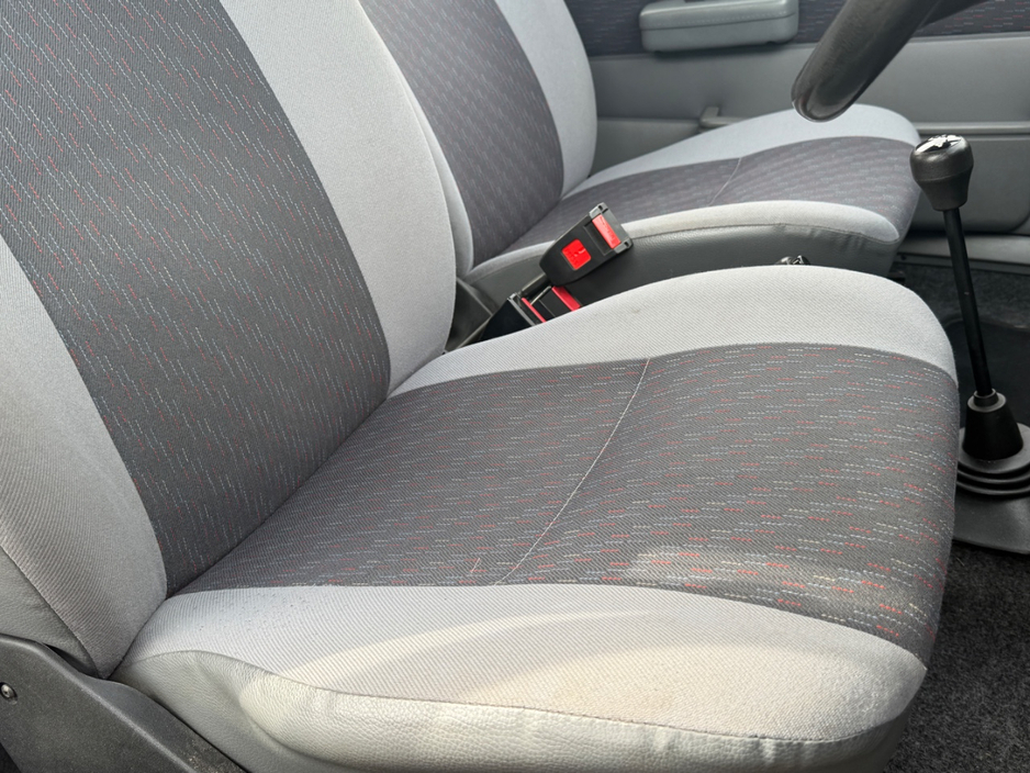 1988 Ford Fiesta - image 12