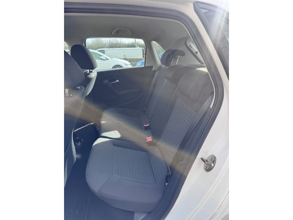 2011 Volkswagen Polo - image 10