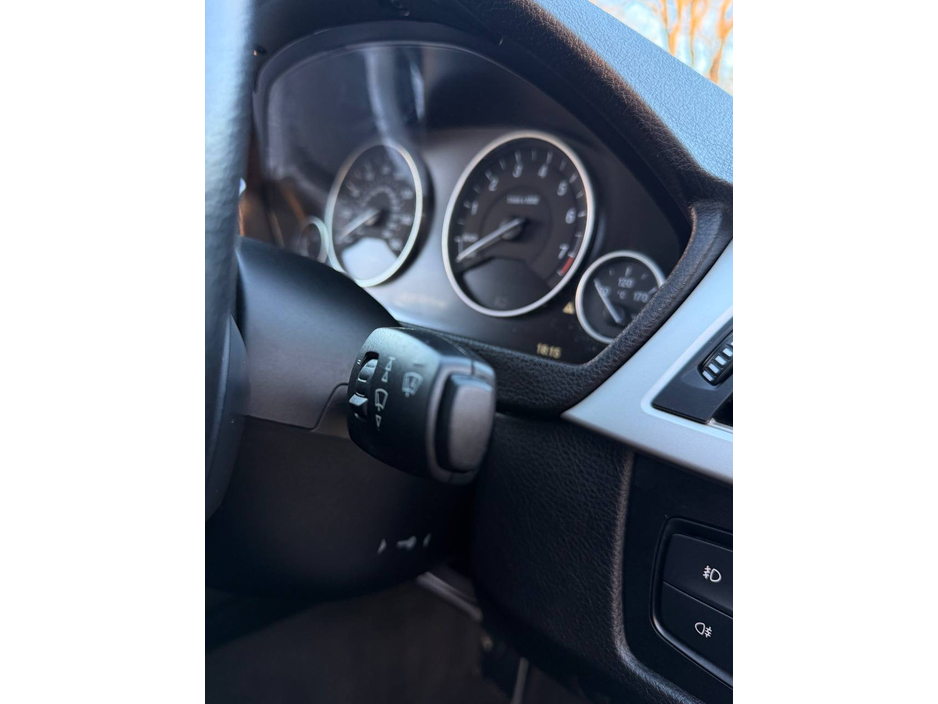 2017 BMW 3 Series - image 30