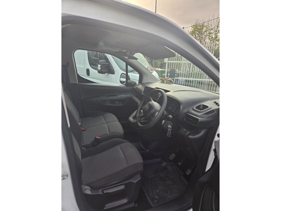 2021 Citroen Berlingo - image 7