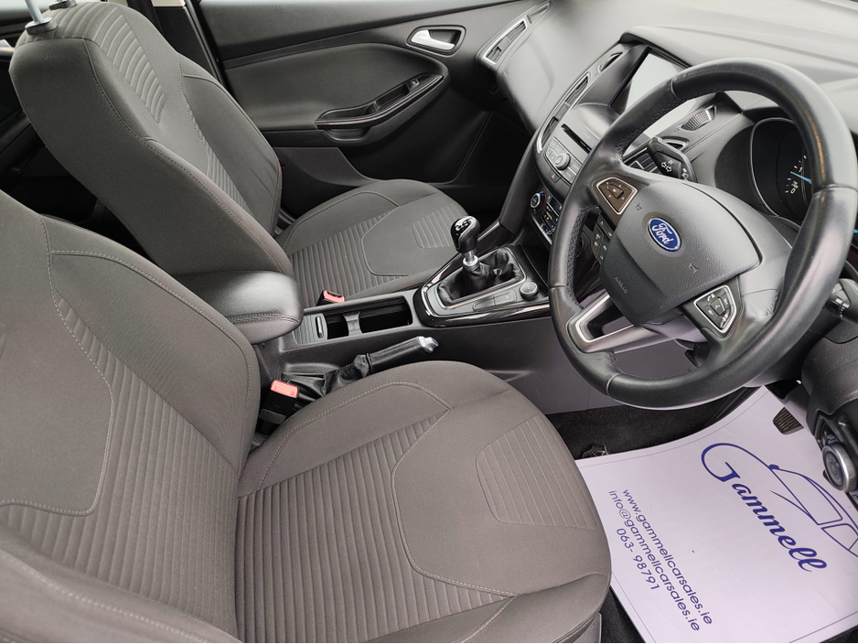 2017 Ford Focus - image 8
