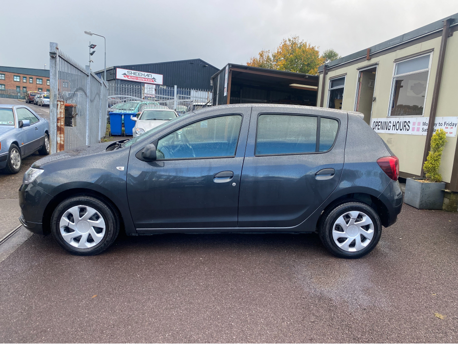 2017 Dacia Sandero - image 8