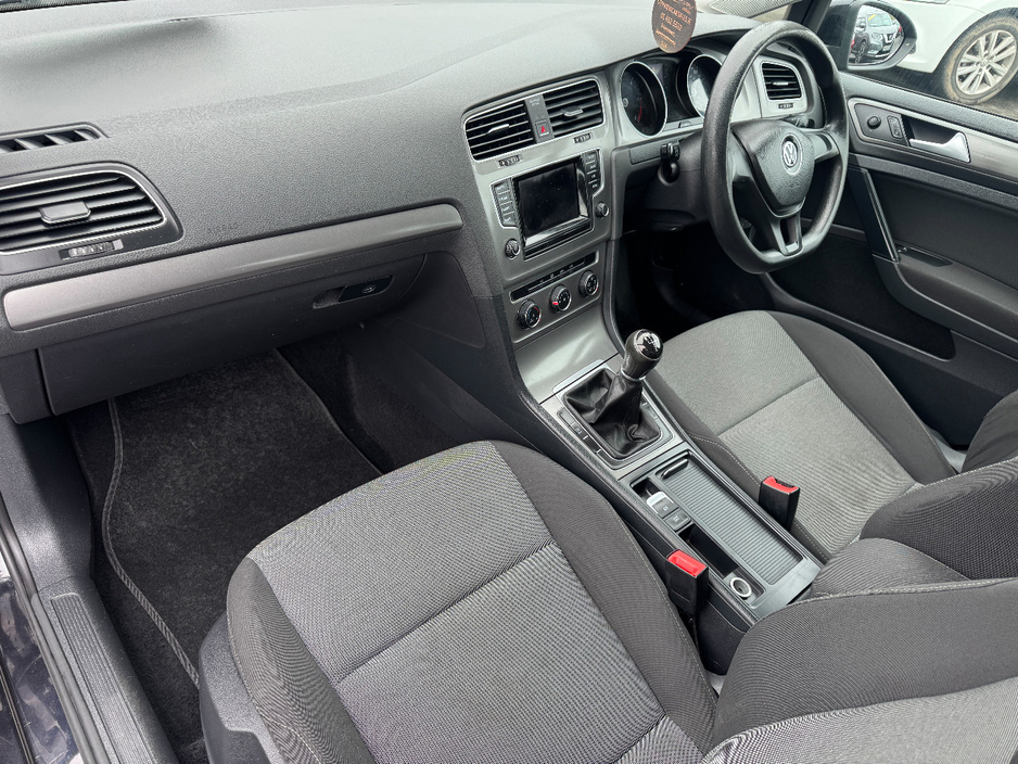 2013 Volkswagen Golf - image 13