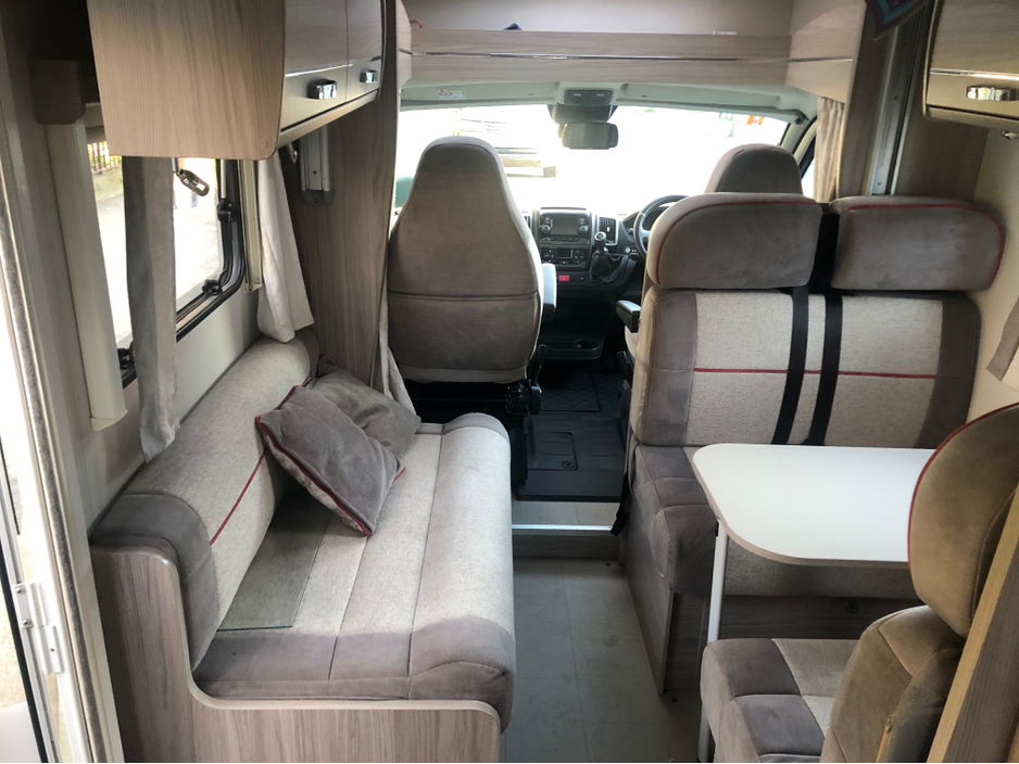 2021 Peugeot Boxer - image 2