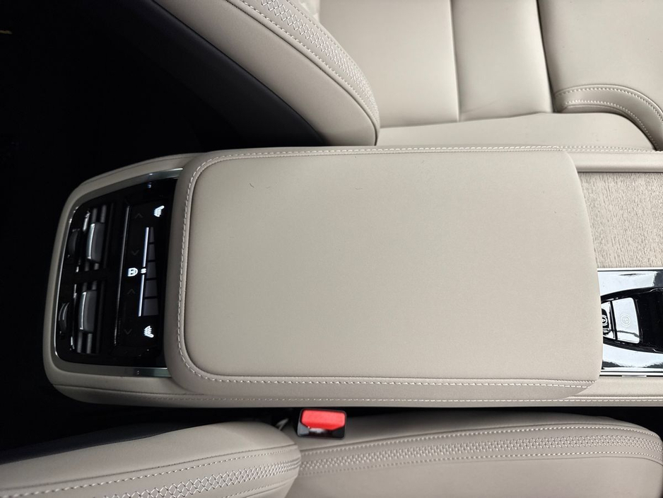 2026 Volvo XC90 - image 15