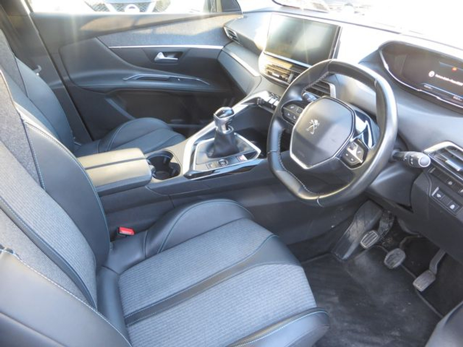 2021 Peugeot 3008 - image 13