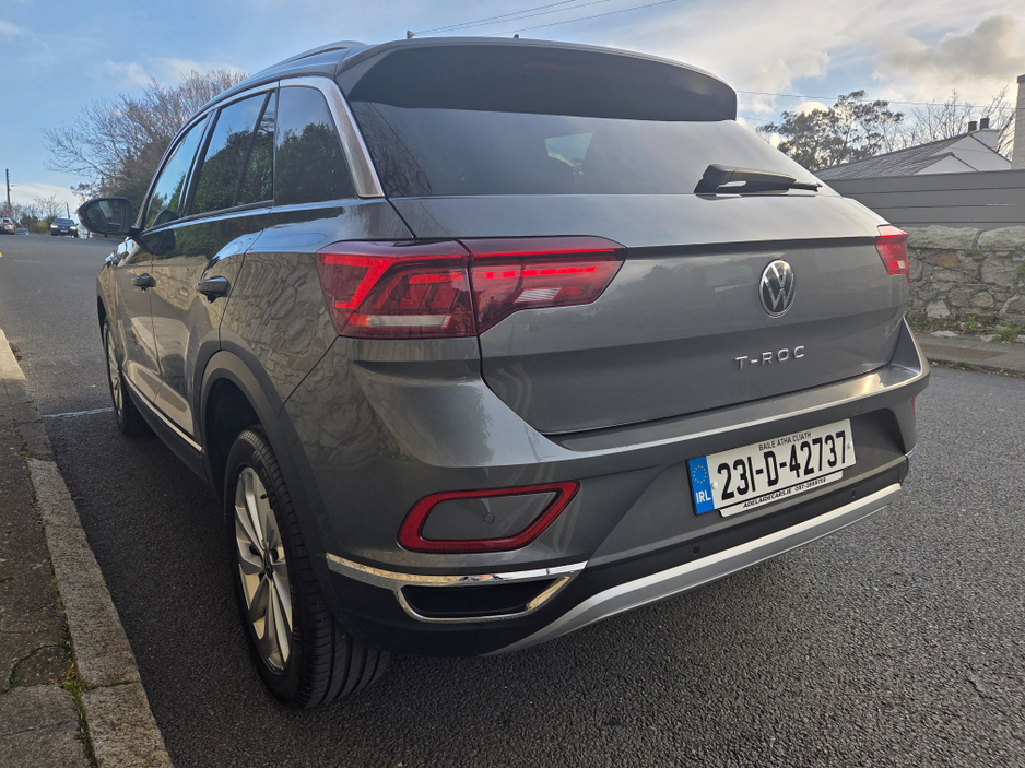 2023 Volkswagen T-Roc - image 6