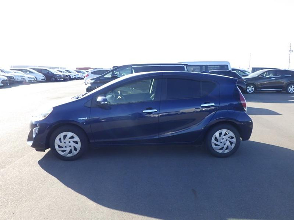 2016 Toyota Aqua - image 4