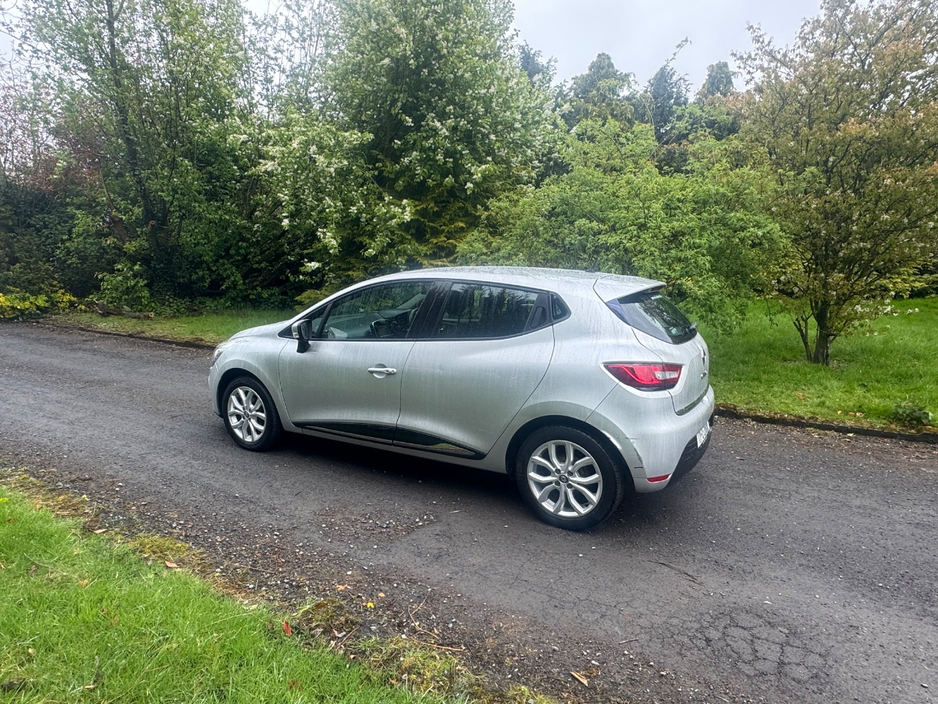 2017 Renault Clio - image 3