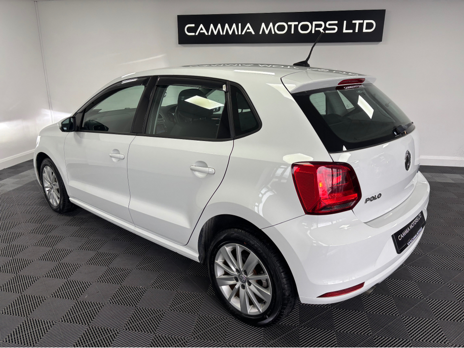 2016 Volkswagen Polo - image 2