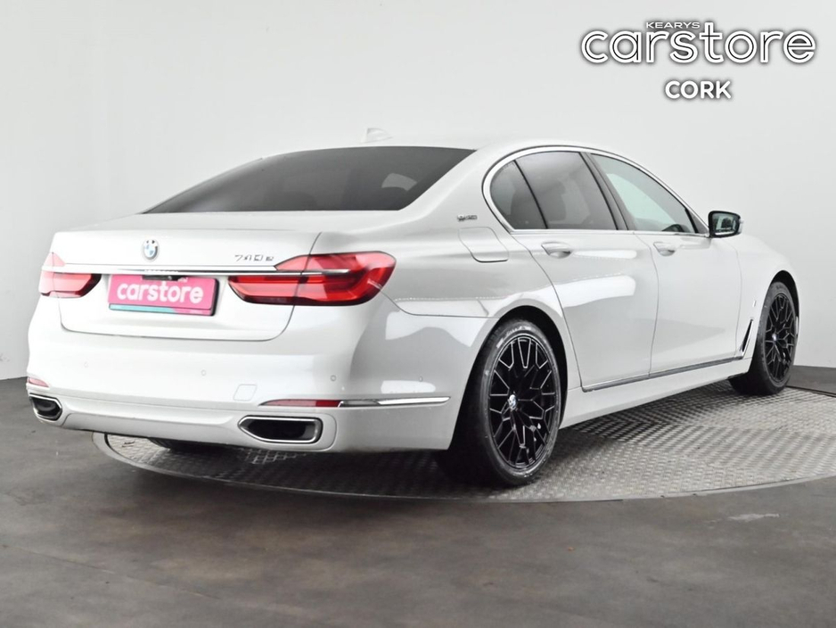 2016 BMW 7 Series - image 5