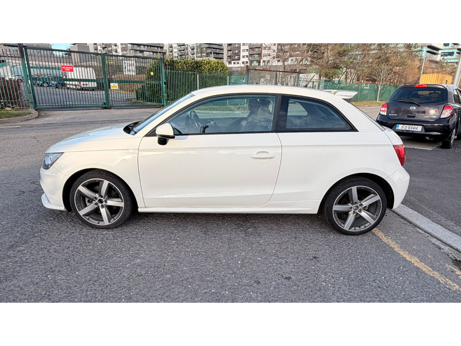 2011 Audi A1 - image 6