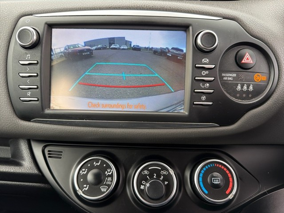 2018 Toyota Yaris - image 15