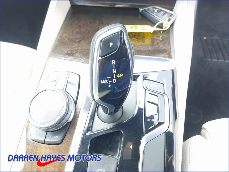 2017 BMW 5 Series - image 13