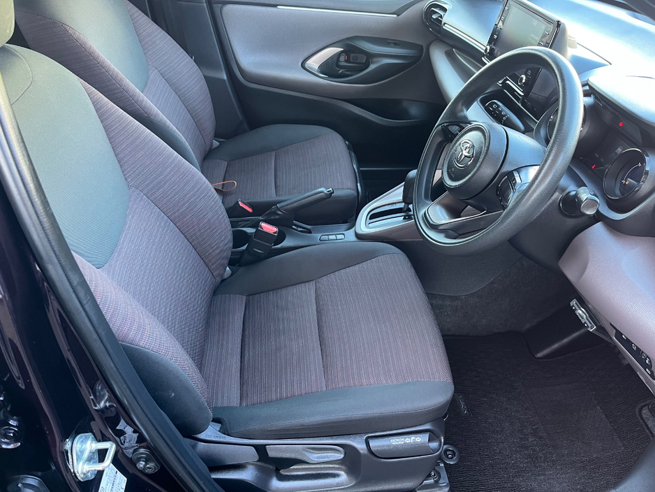 2020 Toyota Yaris - image 5