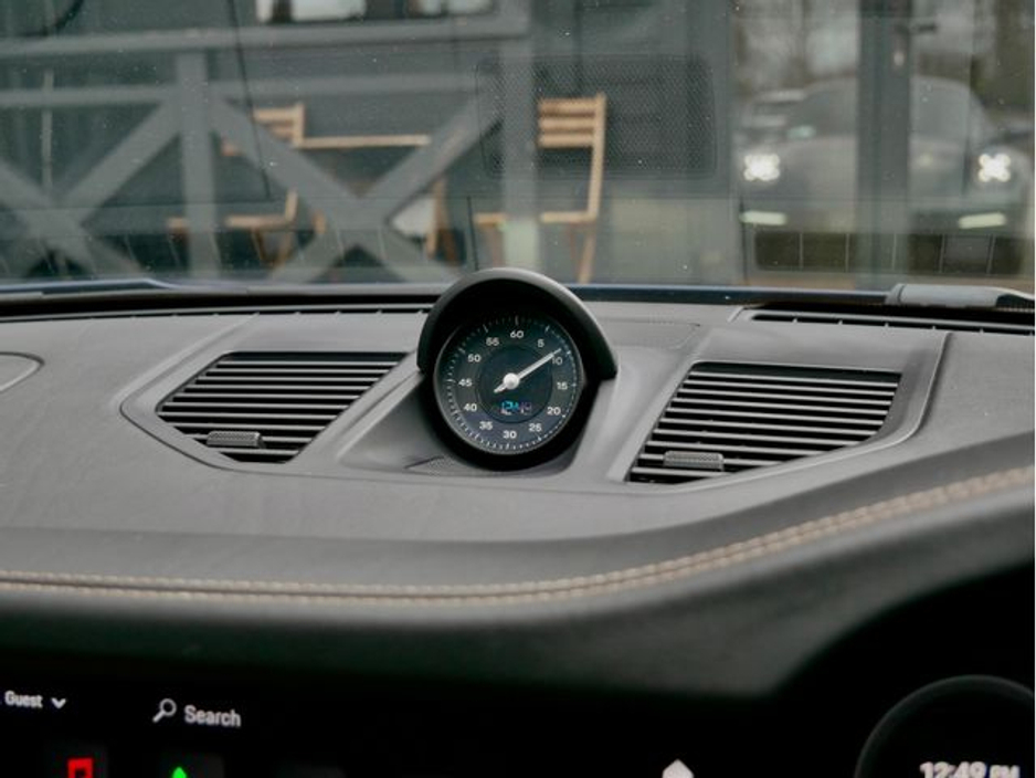 2022 Porsche 911 - image 22