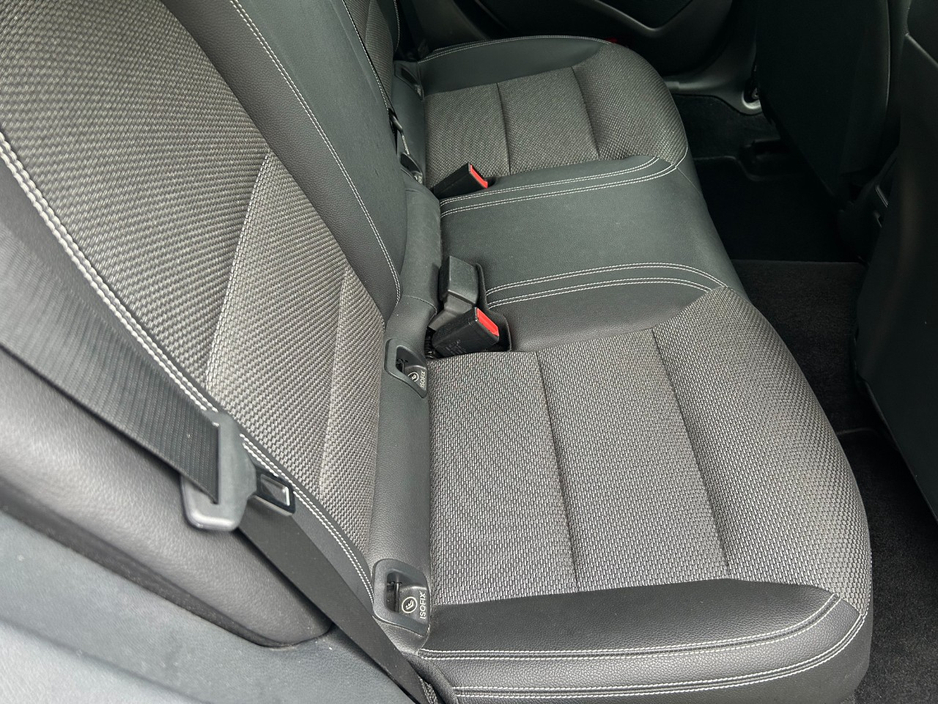 2018 Mercedes-Benz 180 - image 9