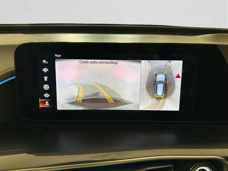 2022 Mercedes-Benz EQC - image 4