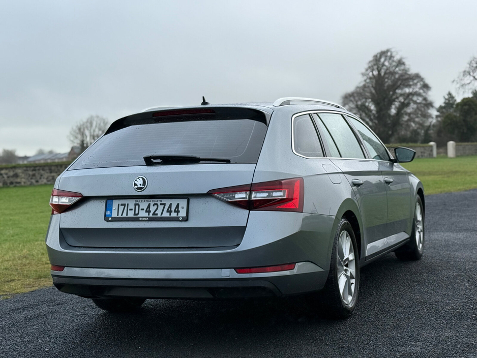 2017 Skoda Superb - image 5