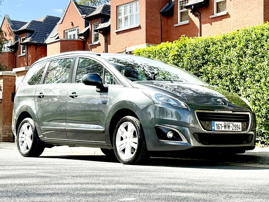 2016 Peugeot 5008 - image 9