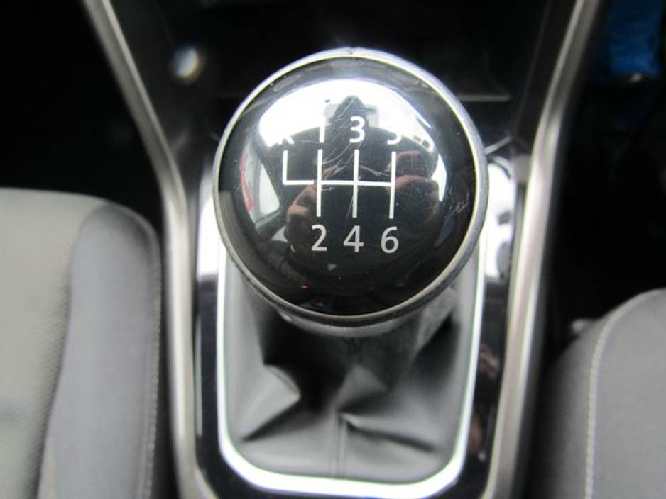 2019 Volkswagen T-Roc - image 33