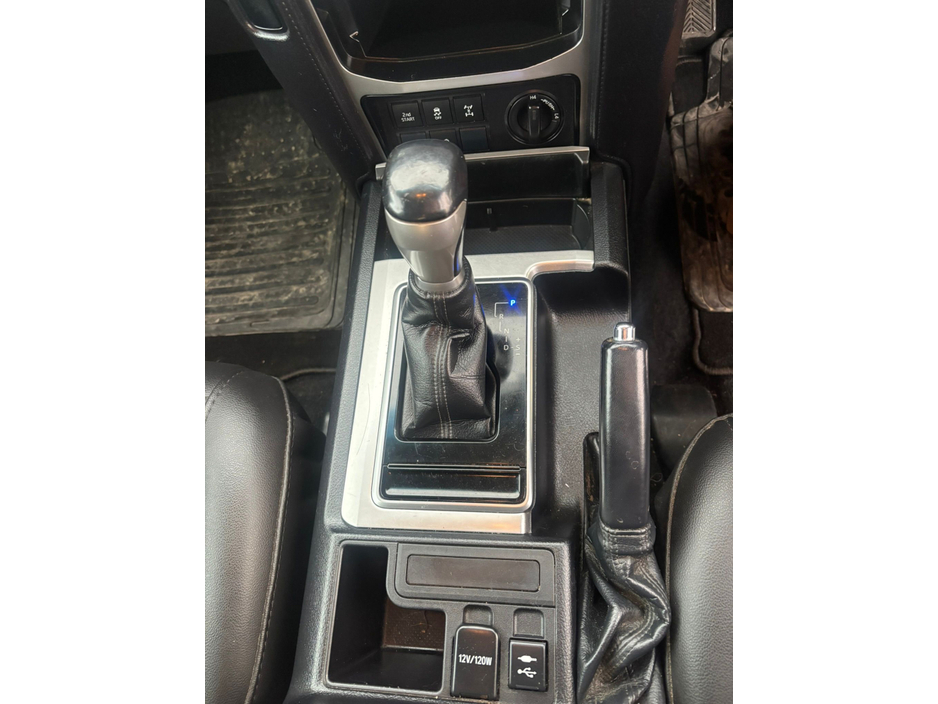 2018 Toyota Landcruiser - image 11