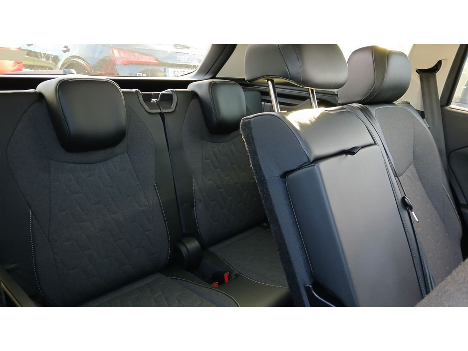 2025 Volkswagen Tayron - image 9