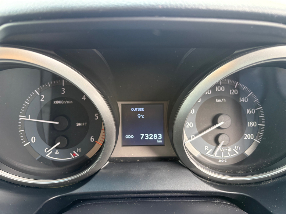 2017 Toyota Landcruiser - image 13