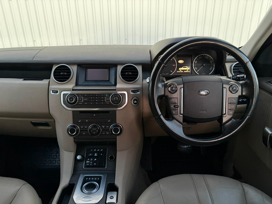 2016 Land Rover Discovery - image 14