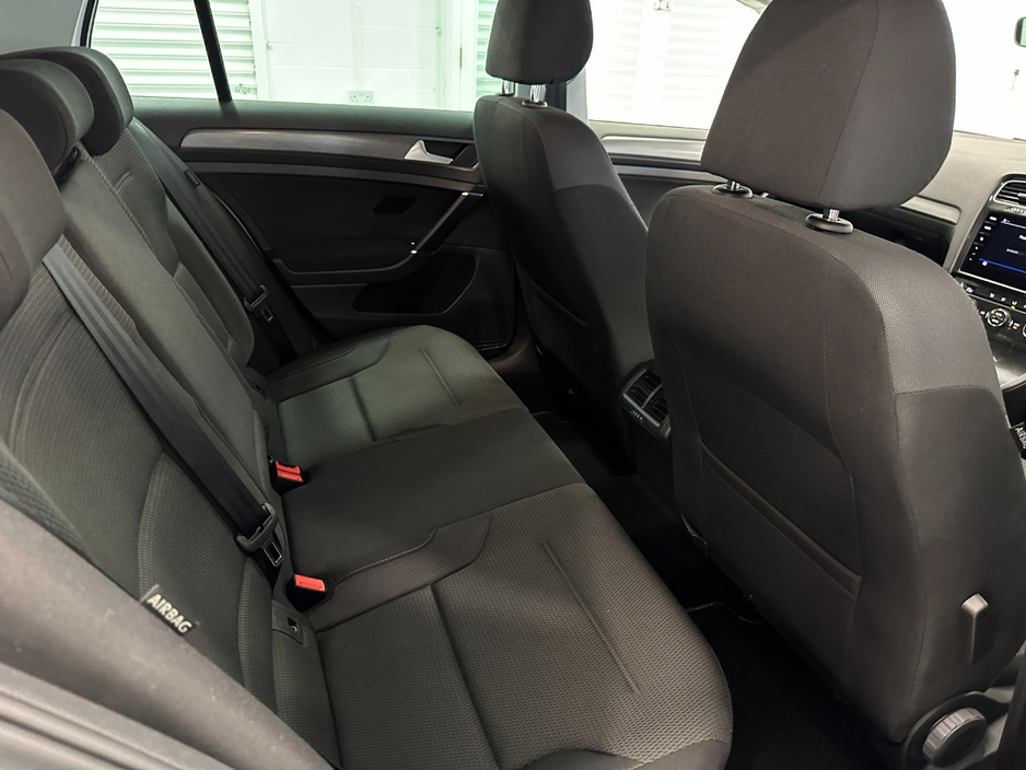 2020 Volkswagen Golf - image 36