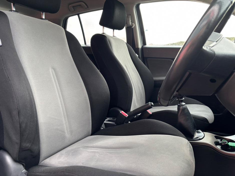 2011 Toyota Urban Cruiser - image 5