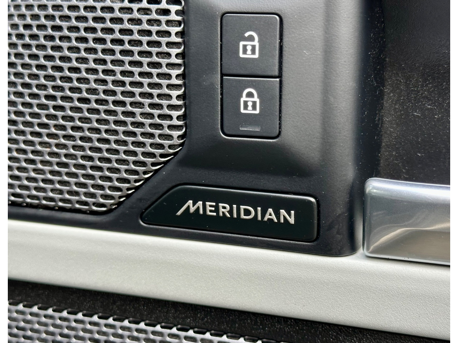 2023 Land Rover Defender - image 10