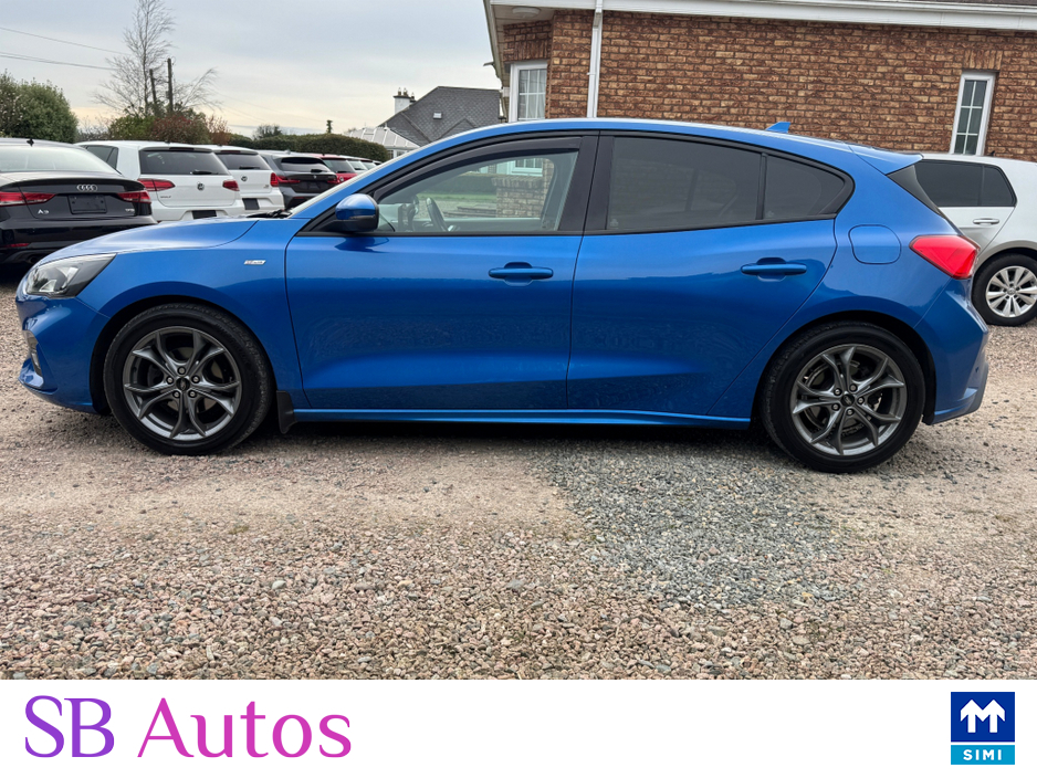 2020 Ford Focus - image 6