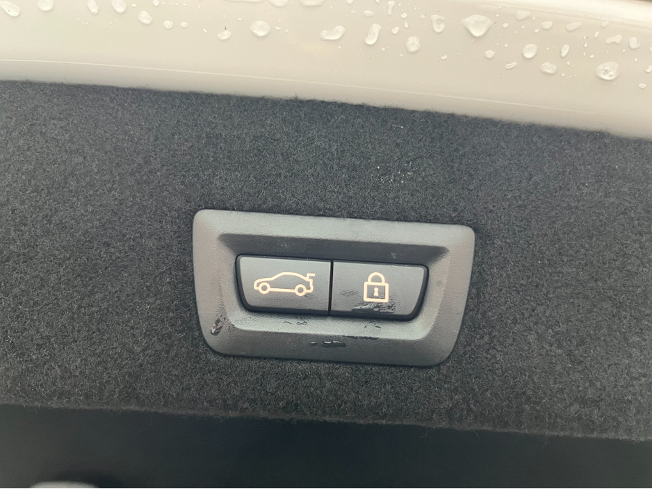 2016 BMW 7 Series 2016 BMW 740E IPERFORMANCE M-SPORT 2.0 AUTOMATIC / CRUISE CONTROL / 360° PARKING CAMERA / ELECTRIC MEMORY HEATED & MASSAGING SEATS / HEATED REAR SEATS / PANORAMIC SUNROOF / PADDLE SHIFTERS AND MORE