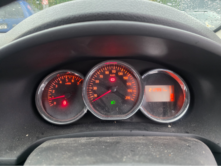 2016 Dacia Logan - image 12