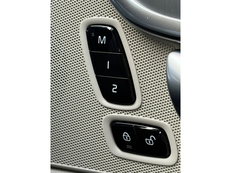 2019 Volvo S90 D4 190hp Momentum Geartronic