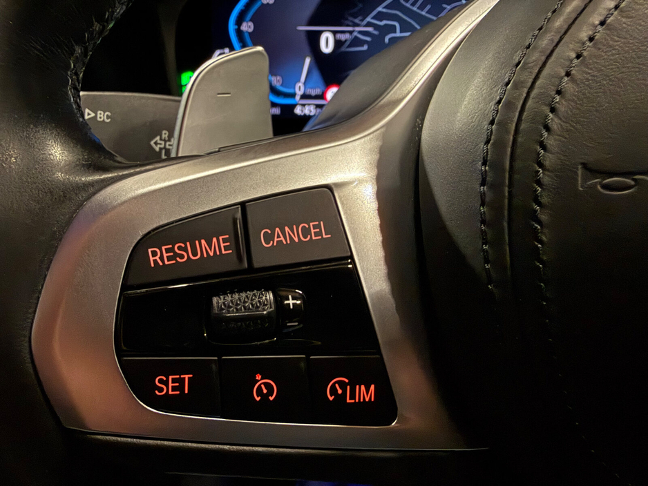 2022 BMW 3 Series - image 21