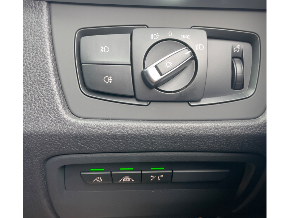 2016 BMW 3 Series - image 15