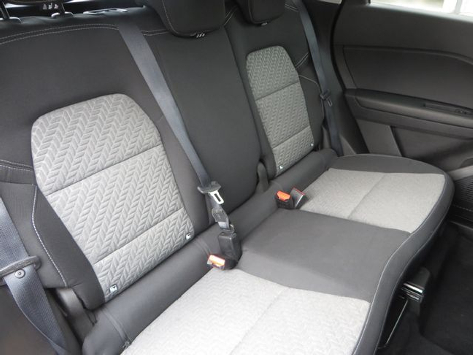 2022 Renault Captur - image 12