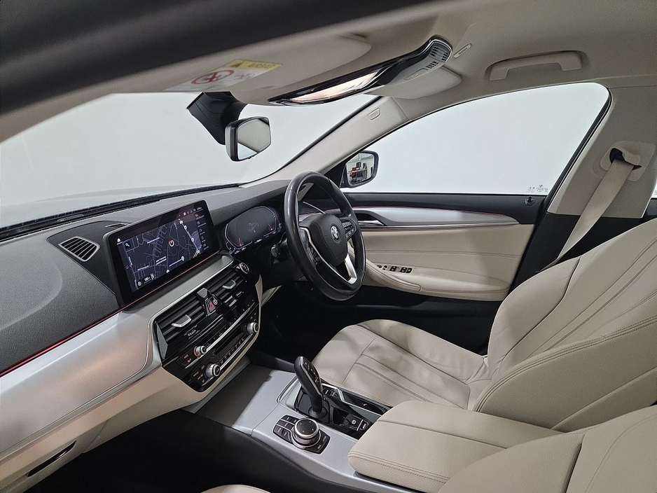 2022 BMW 5 Series 520d SE Saloon €37,950