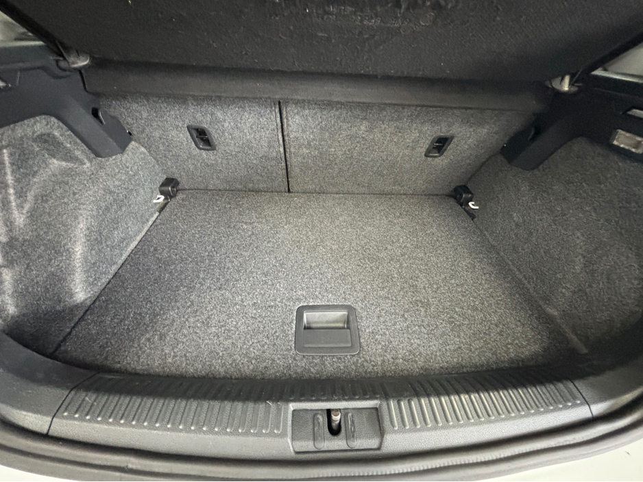 2014 Volkswagen Polo - image 8